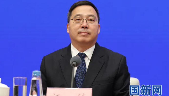 民法典明確多數(shù)業(yè)主同意即可，住建部：推動老舊小區(qū)加裝電梯，探索“物業(yè)+養(yǎng)老”新模式(圖1)