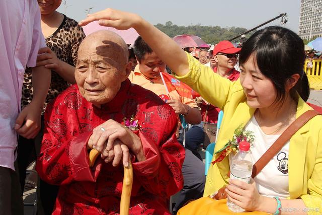 成都養(yǎng)老觀察：責任與義務，未來養(yǎng)老院能否代替子女盡孝？(圖3)