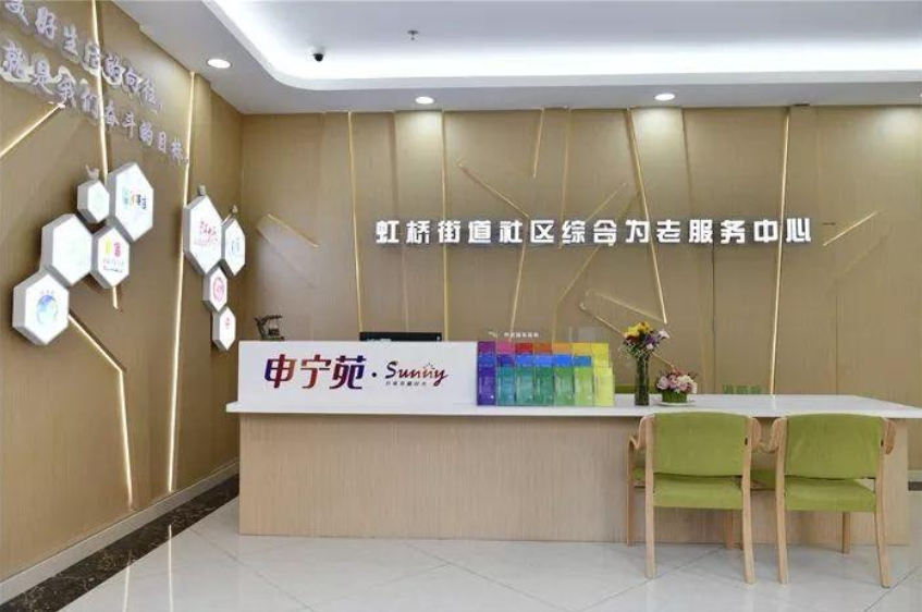 人工智能炒菜、智能腕表提供應(yīng)急救助，上海智慧養(yǎng)老場景落地(圖1)