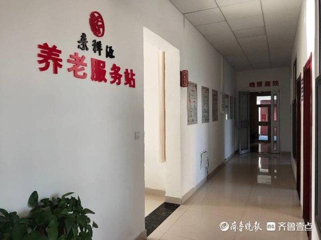 東利社區(qū)智慧養(yǎng)老服務(wù)站解民憂，居民送錦旗(圖2)